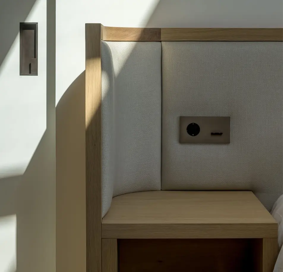 Χώρος σπιτιού με οπτική από κάμερα ασφαλείας.